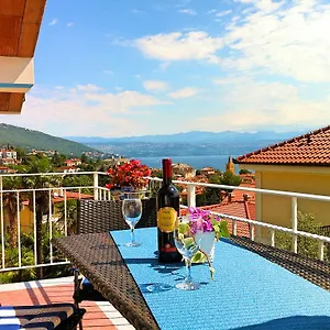 apartments-luna-lovran.primorje-gorskikotar.com/